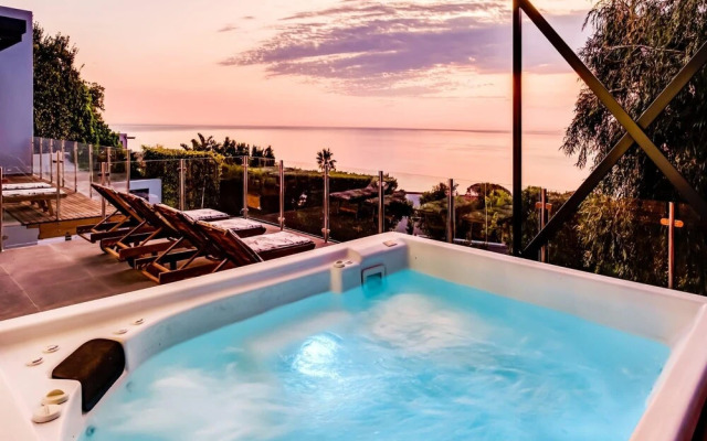 Spindrift in Camps Bay