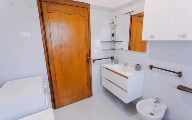 Domus Leonardo-Private Free Parking
