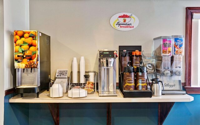 Super 8 by Wyndham Newark DE