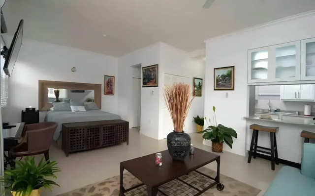 1-bed Smart Access Condo Near Bob Marley Museum