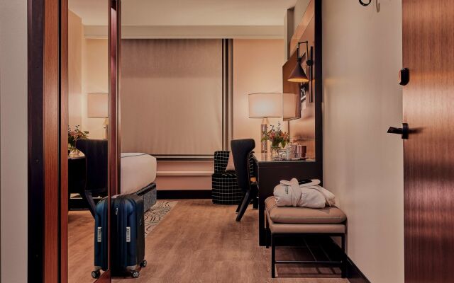 The Godfrey Detroit, Curio Collection By Hilton