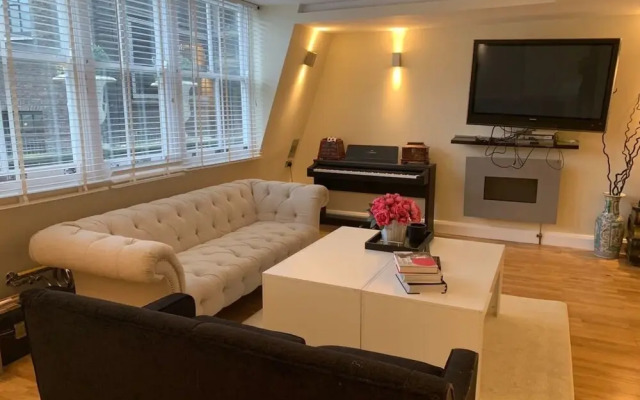 Captivating 3Bed Apartment in London