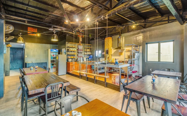 RedDoorz near The Persimmon