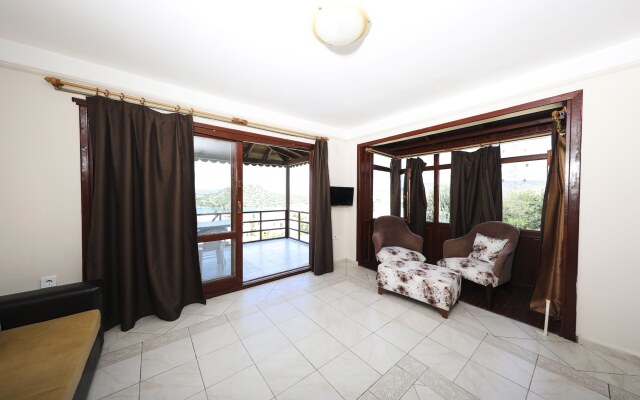 Akay Garden Family Club