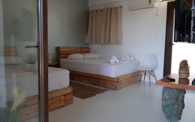 Spathi Beach Bar Restaurant & Suites