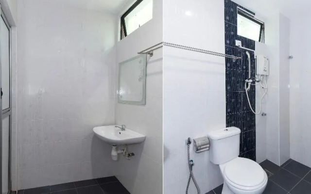 OYO 445 Charisma Hotel