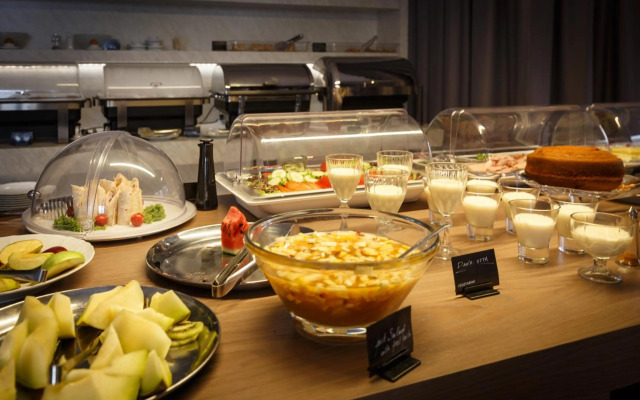 Mar n Mar Crown Hotel and Suites