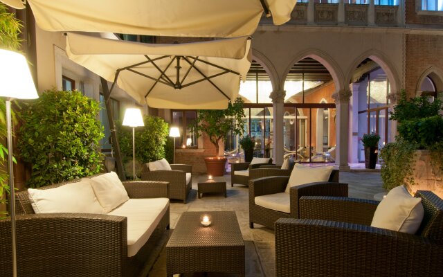 Sina Centurion Palace Hotel
