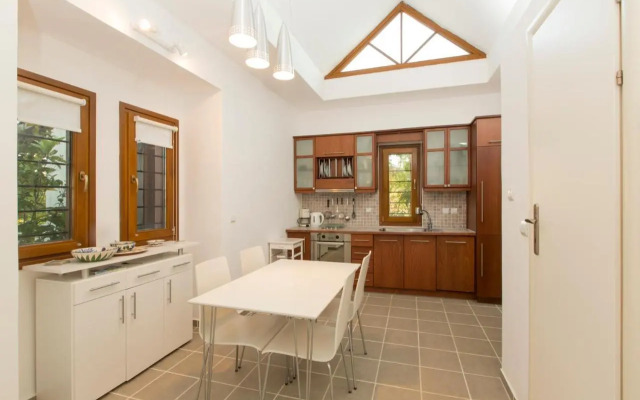 Functional house by the sea at Ierissos