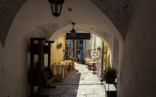 CRU Hotel