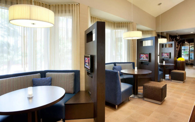 Courtyard By Marriott Palm Springs