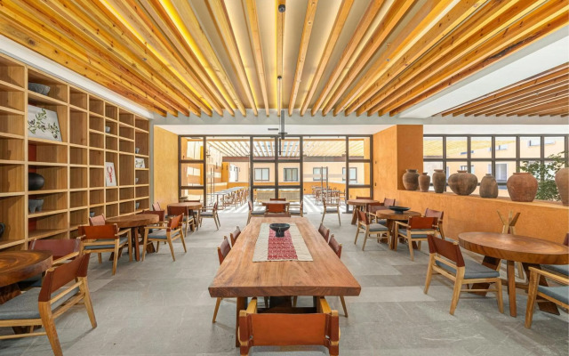 Cleviá, San Miguel de Allende, Autograph Collection