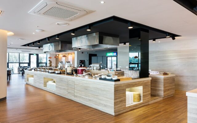 CO-OP City Hotel Harborview