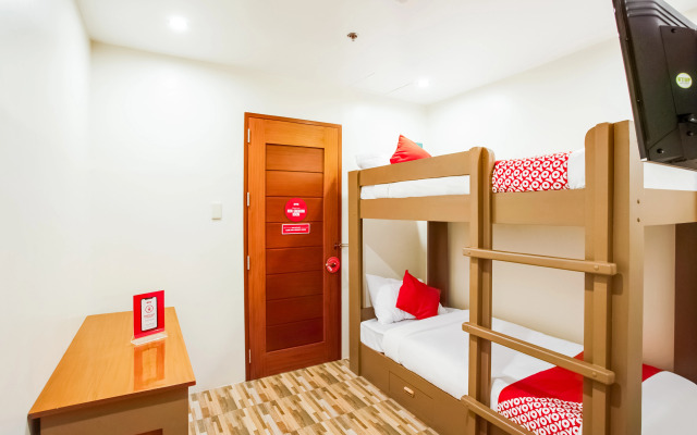 OYO 421 Deck 360 Dormitel Near Davao Medical School Foundation Hospital
