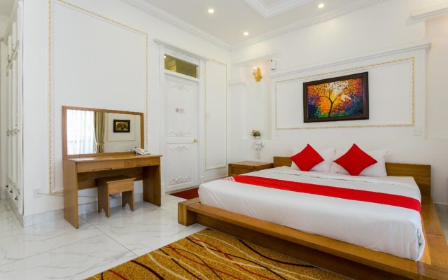 Hotel Kim Cuong  by OYO Rooms
