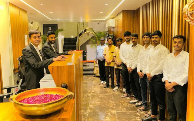 Hotel Najaf Palace 200 Mtrs from Dargah