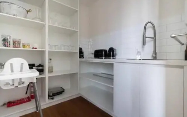 3 Story Townhouse In The Middle Of The City