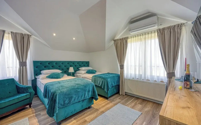 Hedonistic Vineyard Estate With Hot Tub