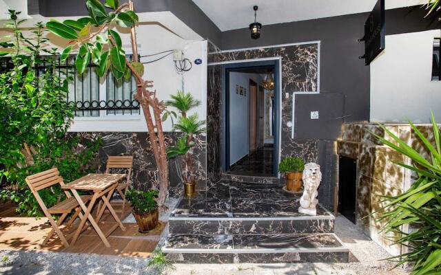 8 Rooms House