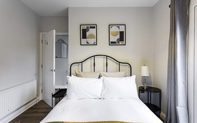 Gorgeous Roehampton Flat