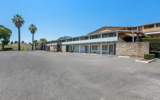 HomeTowne Studios by Red Roof Yuba City Bonanza – Marysville