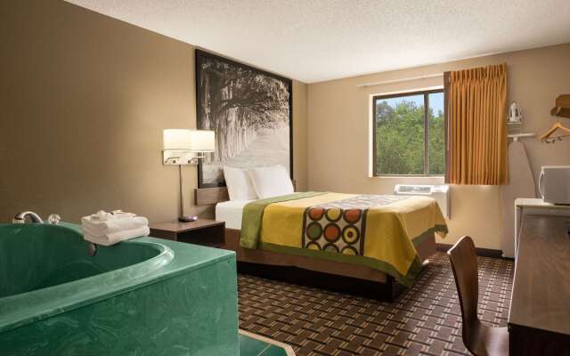 Super 8 by Wyndham Mayfield