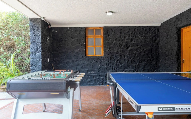 Spacious Cuernavaca House Pool Grill