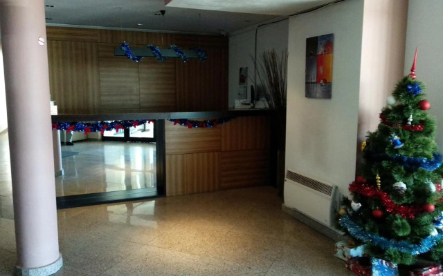 Pine Tree Apartment D34