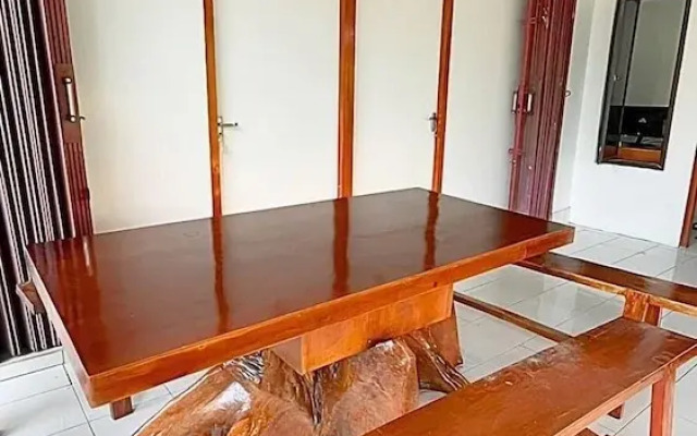Djuragan Kamar Halona