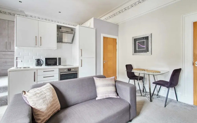 Host Stay Mayford Studio