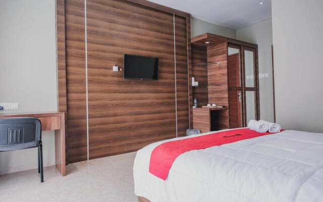 RedDoorz Premium @ Permata Baloi Green