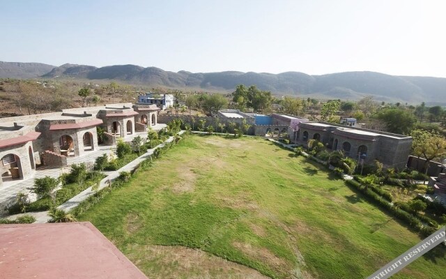 Van Chhavi Resort