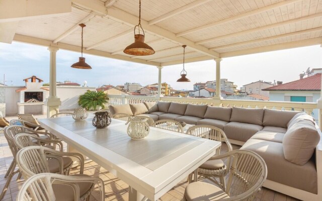 Beautiful Apartment in Viareggio With 3 Bedrooms, Jacuzzi and Sauna