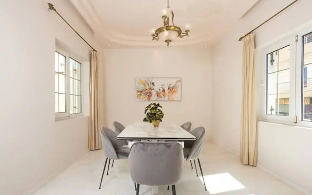 The White Marble Luxury City Apt