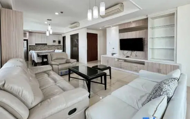 Luxury 3BR Kemang Village w/ Netflix, WiFi, Pool