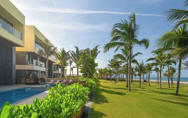 Family Paradise: Where Memories Bloom by the Sea