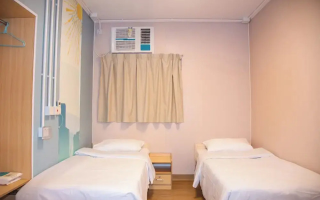 Runway 1331 - Enlight Youth Hostel