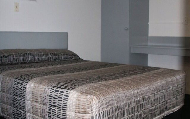 Bourbong Street Motel