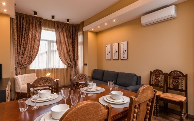 FM Luxury 2-BDR Apartment - Jazzy