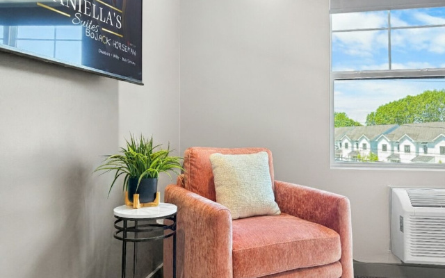 Daniella's Suites