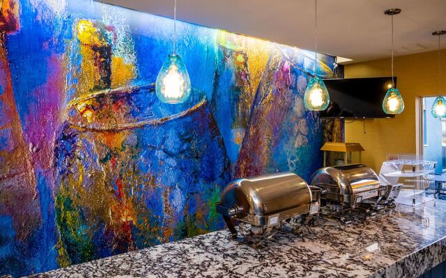 Endeavor Inn & Suites, Trademark Collection by Wyndham