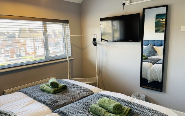 Beautiful 4-bed House in Birmingham Airport NEC