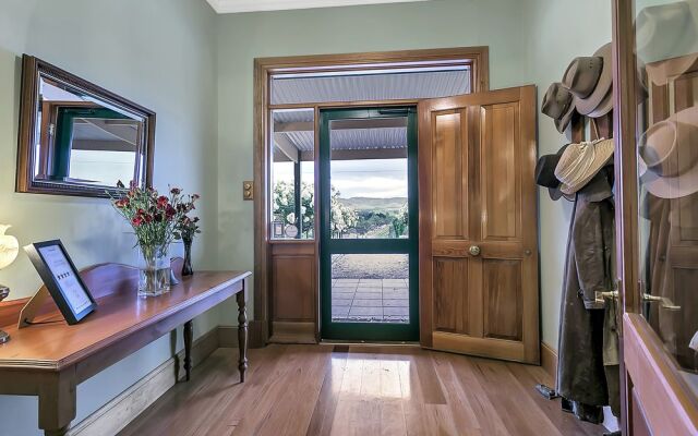 Abbotsford Country House