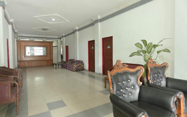 OYO 2057 Hotel Kharisma