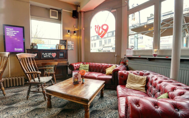 PubLove @ The Crown, Battersea - Hostel
