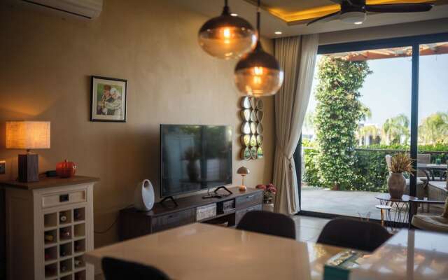 Modern and Cozy Designer Apartment in Relaxing Environment