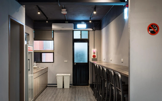 Taipei Travelers International Hostel