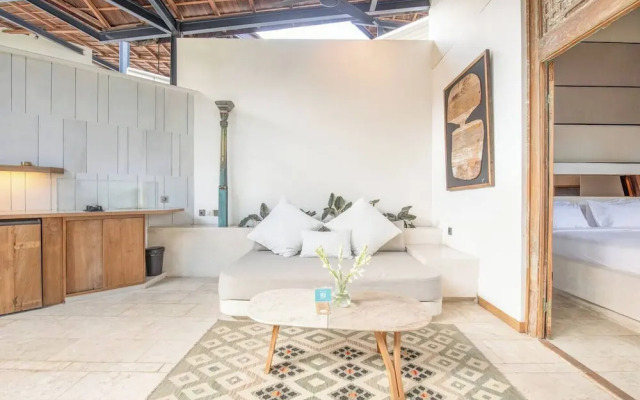 Modern 1 BR Villa 800m To Canggu Beach