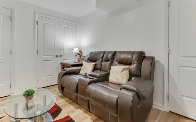 Cozy Inwood Apartment: History, Hiking & Wine!