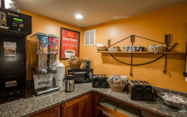 Econo Lodge Cherokee Near River Park